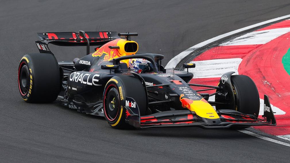 梅赛德斯完胜索伯车队，维斯塔潘统治全场