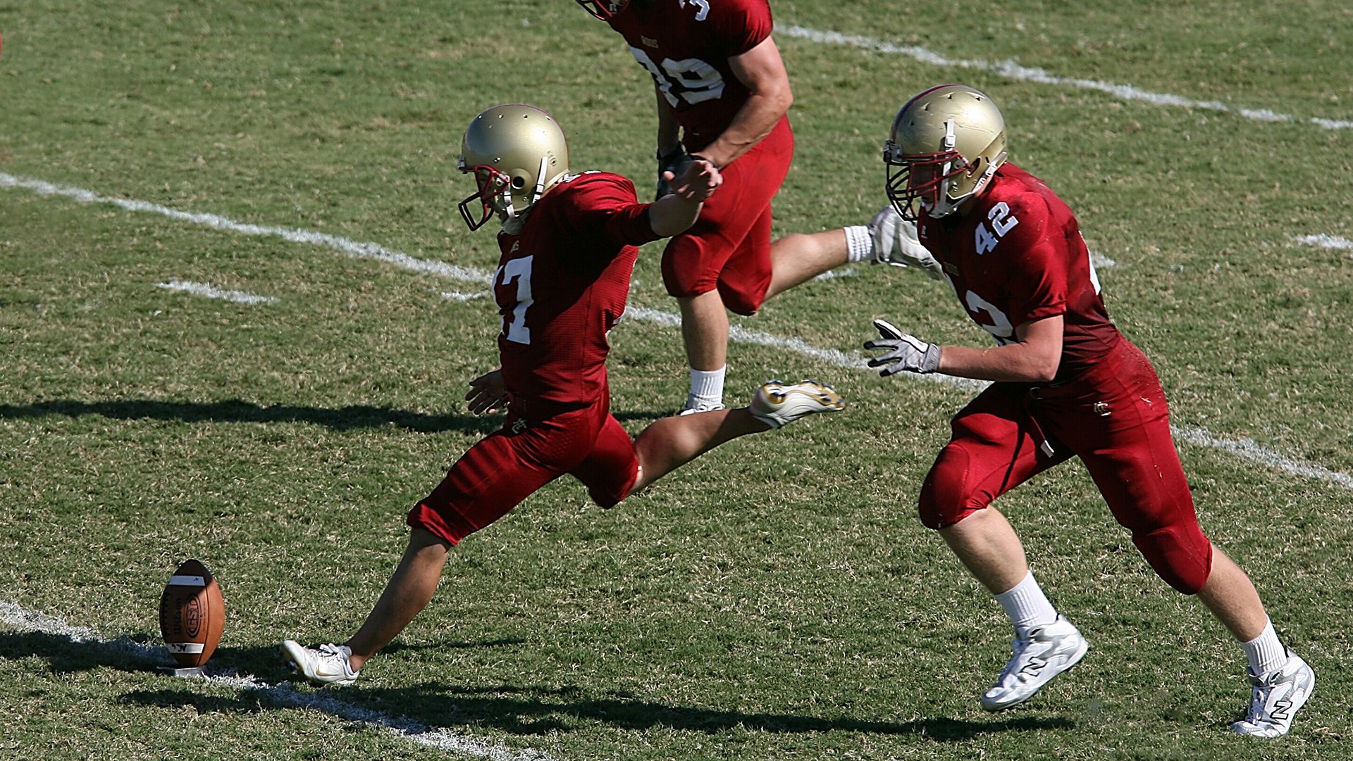 西甲国家德比之夜，布伦森连续得分拉开差距，当篮球与足球在凌晨三点相遇