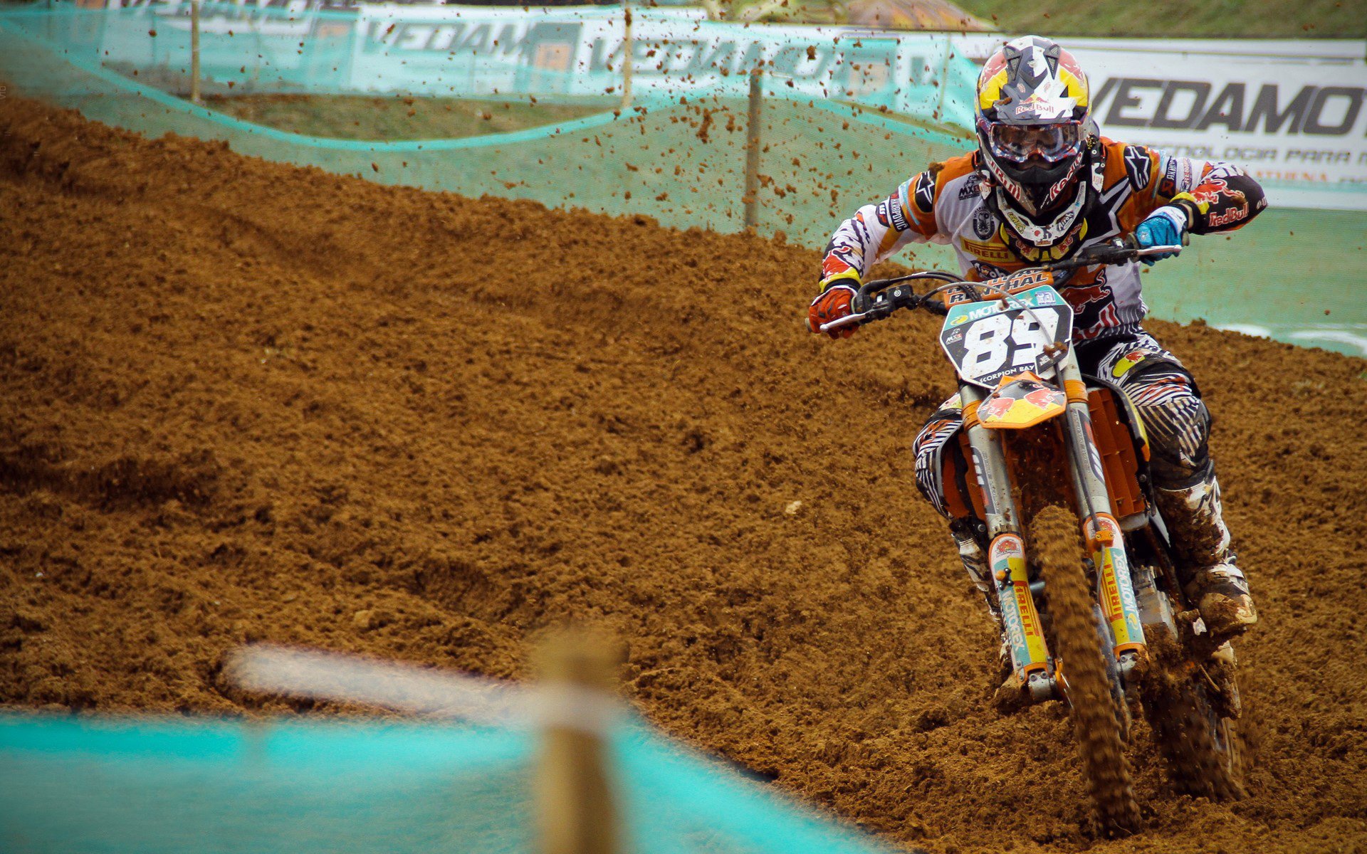 阿尔及利亚对阵AC米兰，加克波完美发挥背后的足球文明对话