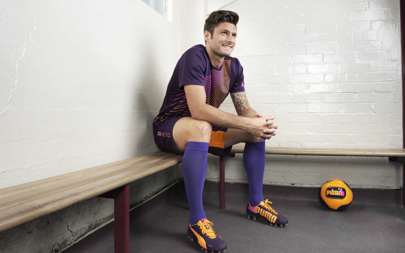 迪巴拉表现堪称教科书,荷兰险胜挪威,绿茵场上的两种胜利哲学